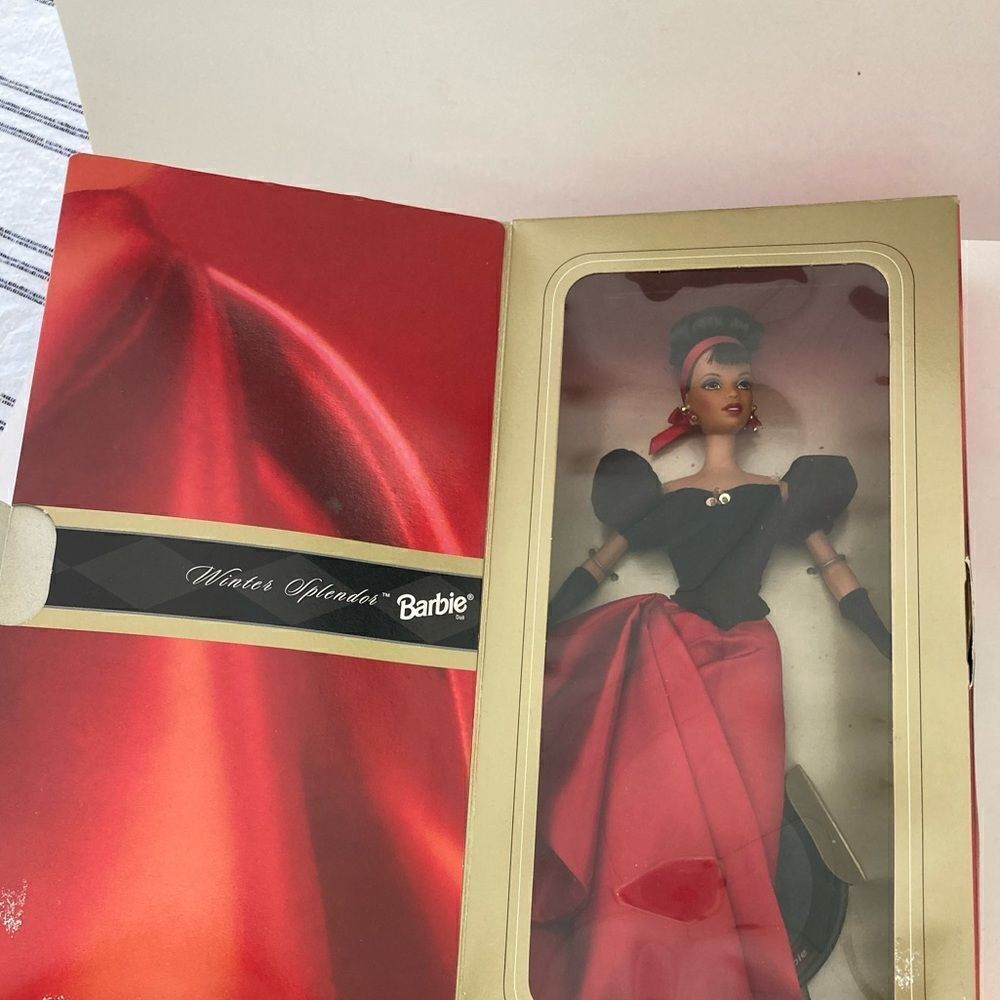 VINTAGE 1998 AVON EXCLUSIVE SPECIAL EDITION WINTER SPLENDOR BARBIE NIB - Picture 7 of 8
